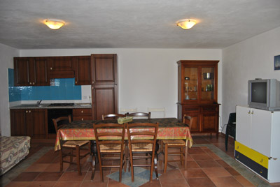 private rent 5 people apartment, 4 beds